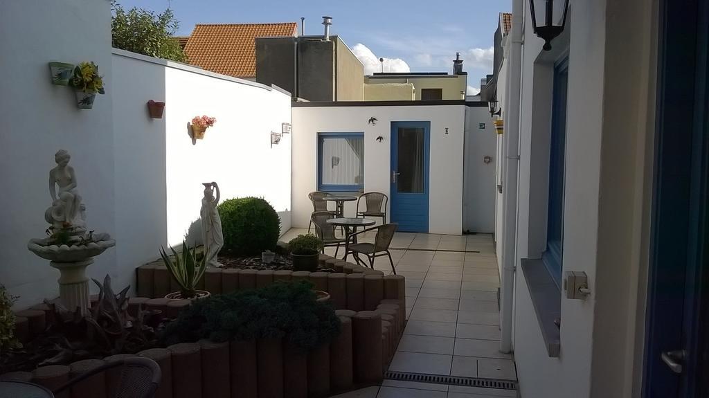 Kokodor Bed & Breakfast De Haan Bagian luar foto